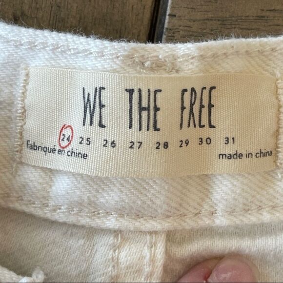 We the Free‎ White Distressed Shorts with Grommets in Waist for Tie Belt - 24 - Picture 5 of 9